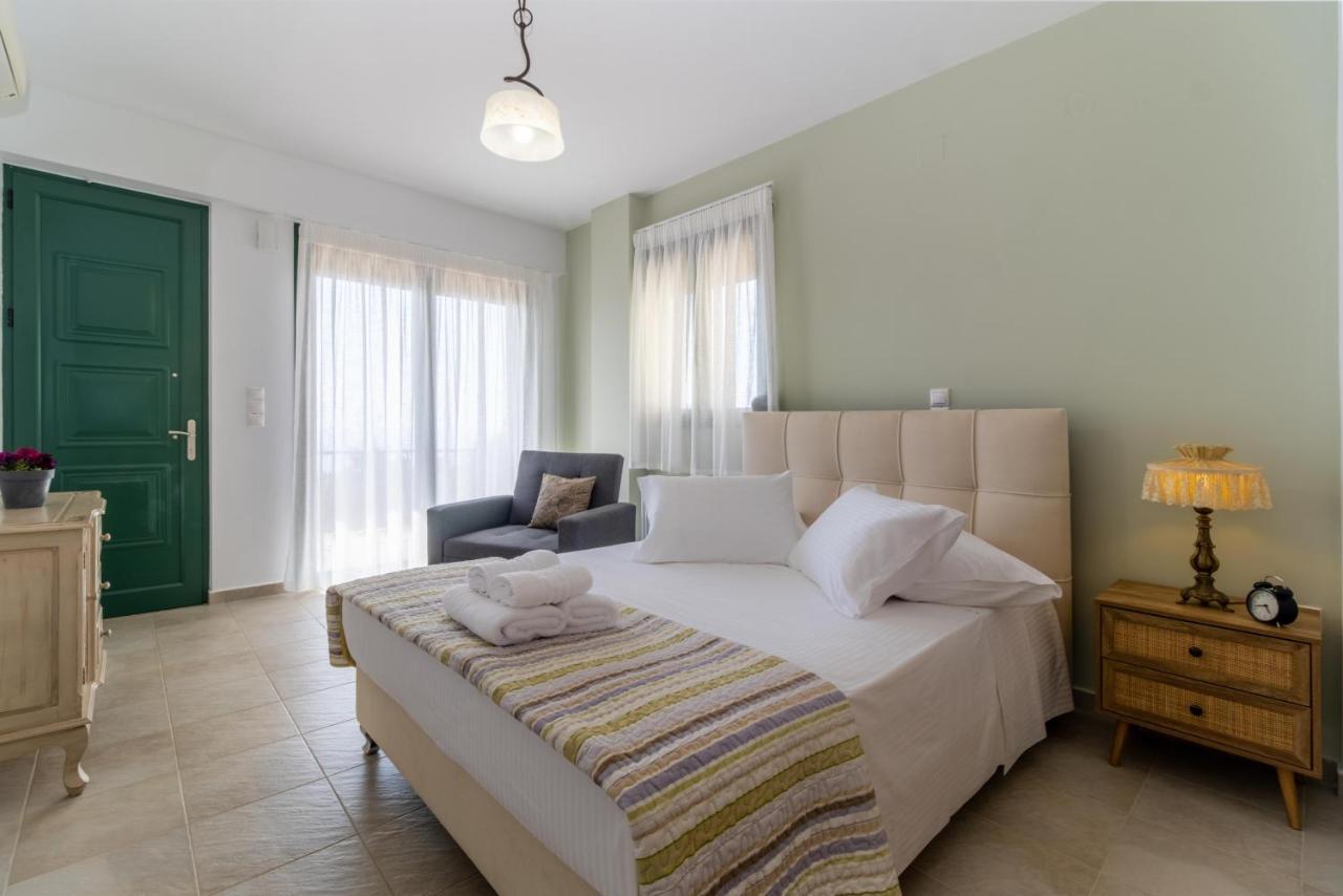Sapphire Blue Villa Kalamitsi  Bagian luar foto