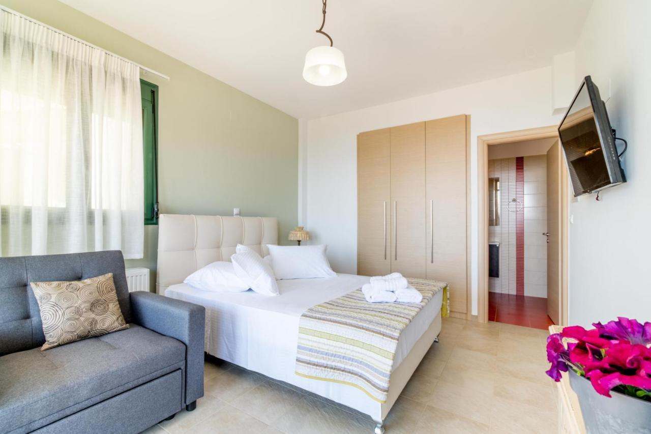 Sapphire Blue Villa Kalamitsi  Bagian luar foto